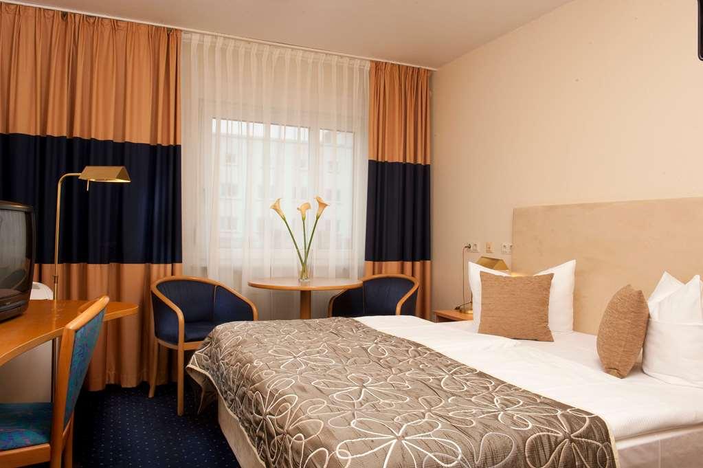 Tryp By Wyndham Bremen Airport Hotel Стая снимка
