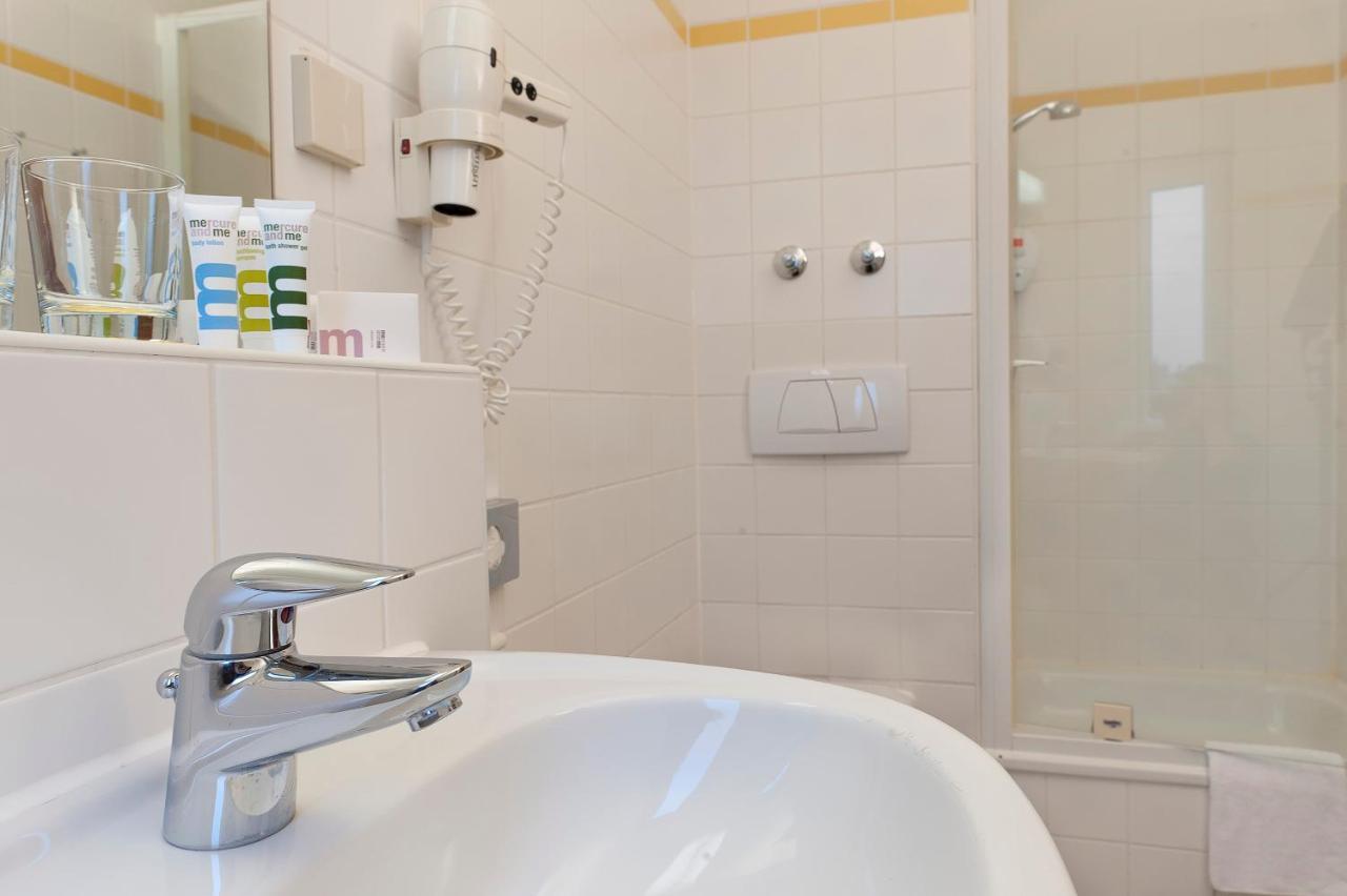 Tryp By Wyndham Bremen Airport Hotel Стая снимка