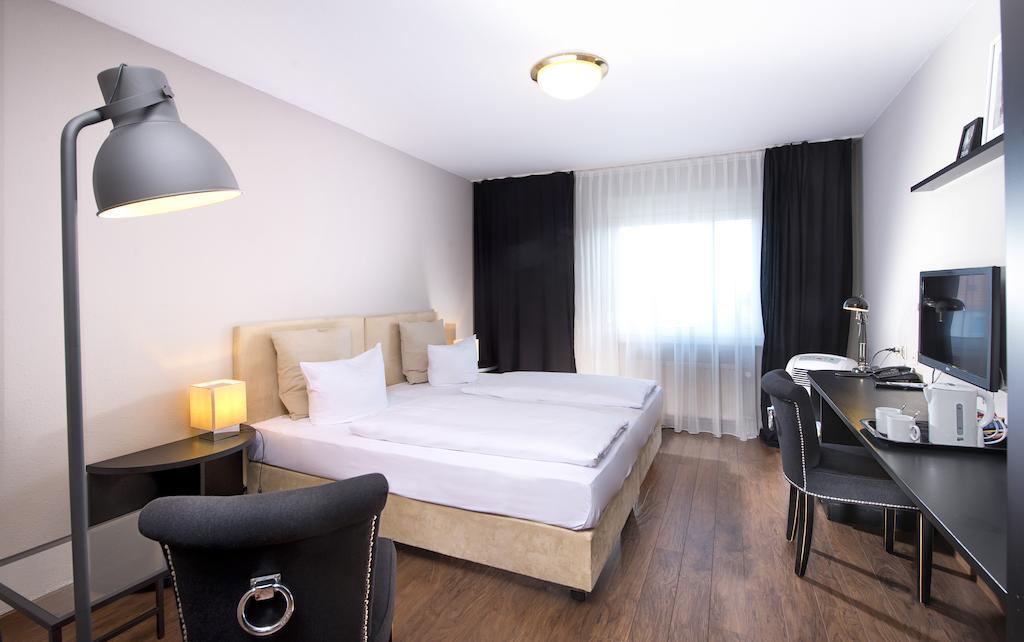 Tryp By Wyndham Bremen Airport Hotel Стая снимка
