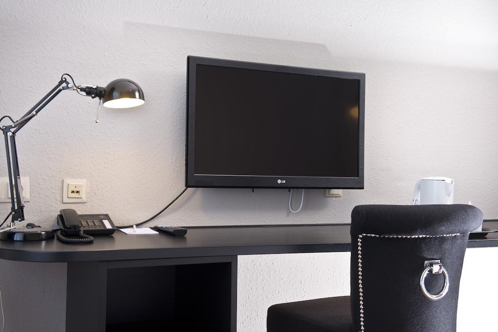 Tryp By Wyndham Bremen Airport Hotel Стая снимка
