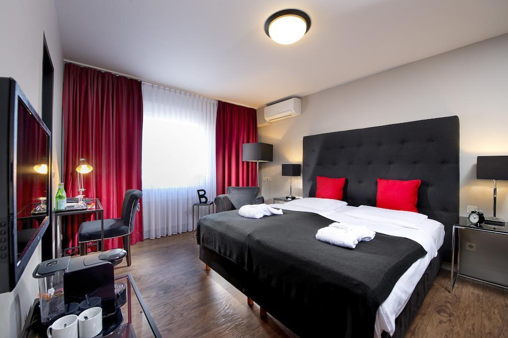 Tryp By Wyndham Bremen Airport Hotel Стая снимка