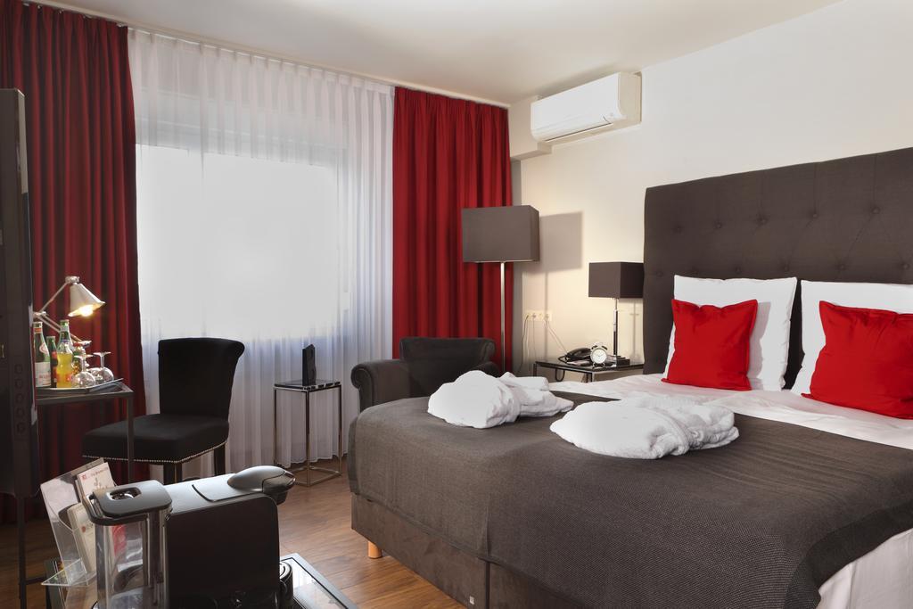 Tryp By Wyndham Bremen Airport Hotel Стая снимка