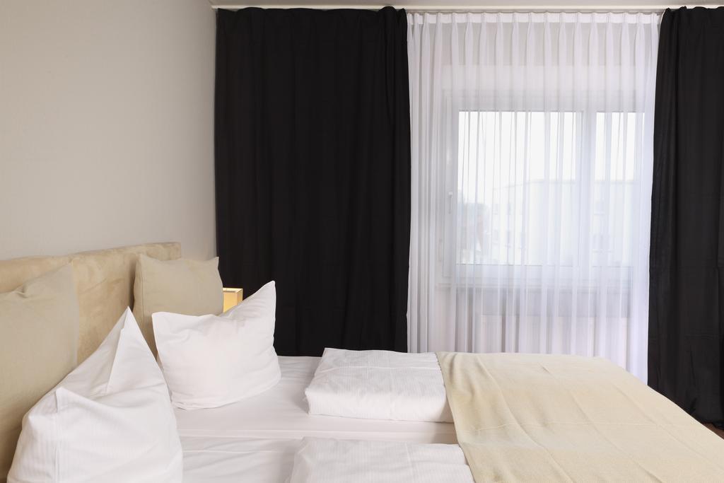 Tryp By Wyndham Bremen Airport Hotel Стая снимка